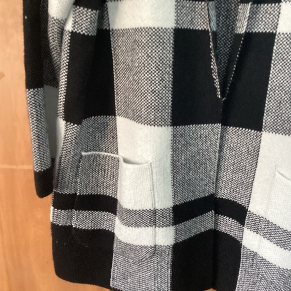 Sweater - Picture 4 of 4